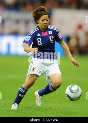 Il Giappone Aya Miyama in azione durante il semi-finale di partita di calcio della FIFA Coppa del Mondo femminile tra Giappone e Svezia presso il FIFA World Cup stadium in Frankfurt am Main, Germania il 13 luglio 2011. Foto: Arne Dedert dpa/i Foto Stock