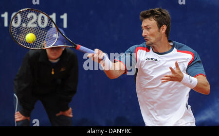 Juan Carlos Ferrero dalla Spagna svolge nel corso di un trimestre finale match in ATP torneo di tennis contro Granollers dalla Spagna a Weissenhof a Stoccarda, Germania, 15 luglio 2011. Foto: Marijan Murat Foto Stock