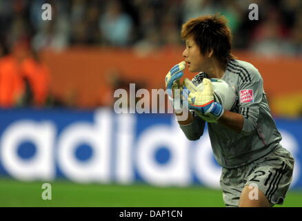 In Giappone il portiere Ayumi Kaihori gesti durante il FIFA Coppa del Mondo Donne finale di partita di calcio tra il Giappone e gli Stati Uniti d'America in occasione del FIFA World Cup stadium in Frankfurt am Main, Germania il 17 luglio 2011. Foto: Federico Gambarini dpa/i Foto Stock