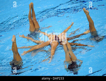 Il colombiano nuotatori sincronizzati eseguire nel nuoto sincronizzato Squadra Gratis eliminatorie al 2011 Campionati del Mondo di nuoto FINA a Shanghai in Cina, il 20 luglio 2011. Foto: Annibale dpa +++(c) dpa - Bildfunk+++ Foto Stock