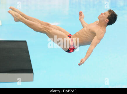 Germania Patrick Hausding immersioni durante gli uomini 3m Springboard a preliminare del 2011 Campionati del Mondo di nuoto FINA a Shanghai in Cina il 21 luglio 2011. Foto: Annibale dpa +++(c) dpa - Bildfunk+++ Foto Stock