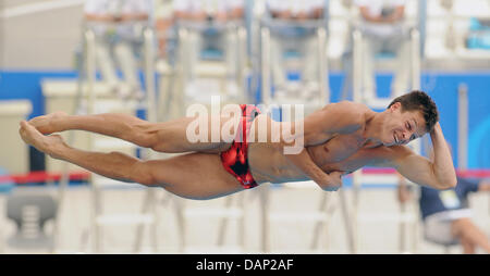 Germania Patrick Hausding immersioni durante gli uomini 3m Springboard a preliminare del 2011 Campionati del Mondo di nuoto FINA a Shanghai in Cina il 21 luglio 2011. Foto: Annibale dpa +++(c) dpa - Bildfunk+++ Foto Stock