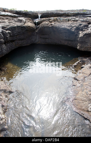 Le incontaminate Mkambati fiume in Mkambati Riserva Naturale. Mkambati è una riserva appartati lungo il Capo orientale la costa selvaggia. Foto Stock