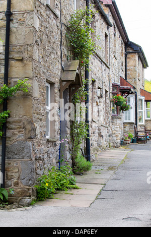 Una fila di cottage in pietra in Haws North Yorkshire. Foto Stock