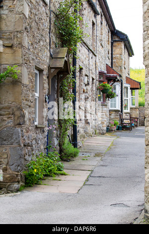 Una fila di cottage in pietra in Haws North Yorkshire. Foto Stock