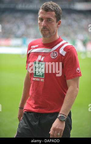 Kaiserslautern's head coach Marco Kurz è raffigurato durante la partita della Bundesliga Werder Brema contro FC Kaiserslautern presso lo Stadio Weser di Brema, Germania, 06 agosto 2011. Foto: Carmen Jaspersen Foto Stock