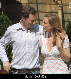 Georg Friedrich principe della Prussia e la sua fidanzata, Sophie Principessa di Prussia, arriva per il loro matrimonio chiesa prove in chiesa della pace a Potsdam, Germania, 26 agosto 2011. Il 27 agosto 2011, il giovane si sposeranno nella chiesa della pace. Circa 700 tedeschi ed internazionali royals sarà previsto per la Hohenzollern nozze di Sanssouci. Foto: Nestor Bachmann Foto Stock