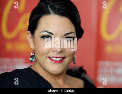 Cantante olandese Caro Emerald è raffigurato nel corso di un incontro con i rappresentanti della stampa a Monaco di Baviera, Germania, il 7 settembre 2011. Emerald in tournée in Germania dal 27 Settembre fino al 9 novembre 2011. Foto: Tobias Hase Foto Stock