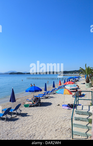 La spiaggia di Ipsos sulla costa Nord Est di Corfù Foto Stock