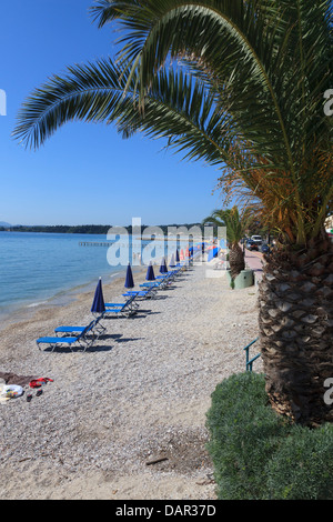 La spiaggia di Ipsos sulla costa Nord Est di Corfù Foto Stock