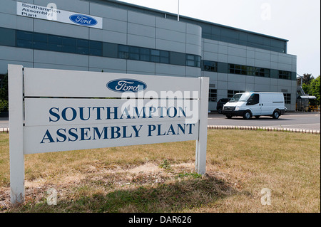 Ford Transit fabbrica a Swaythling Southampton poco prima della chiusura nel luglio 2013 Foto Stock