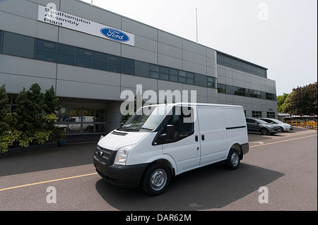 Ford Transit fabbrica a Swaythling Southampton poco prima della chiusura nel luglio 2013 Foto Stock