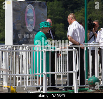 Windermere, Regno Unito. 17 Luglio, 2013. Sua Maestà la Regina e la Principessa Reale in occasione di una visita al Lago di Windermere Credito: Shoosmith raccolta/Alamy Live News Foto Stock