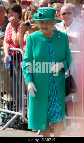 Windermere, Regno Unito. 17 Luglio, 2013. Sua Maestà la Regina e la Principessa Reale in occasione di una visita al Lago di Windermere Credito: Shoosmith raccolta/Alamy Live News Foto Stock