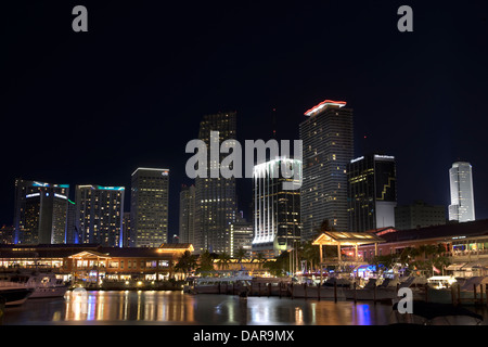 BAYSIDE MARKETPLACE MARINA skyline del centro di Miami, Florida, Stati Uniti d'America Foto Stock