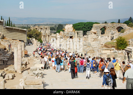 Scena di strada presso il sito archeologico di Efeso, provincia di Izmir, Turchia Foto Stock