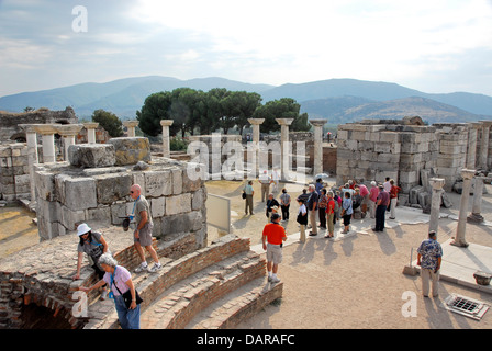 Rovine del VI secolo Basilica di San Giovanni Apostolo sulla collina Ayasoluk a Selcuk, provincia di Izmir, Turchia Foto Stock