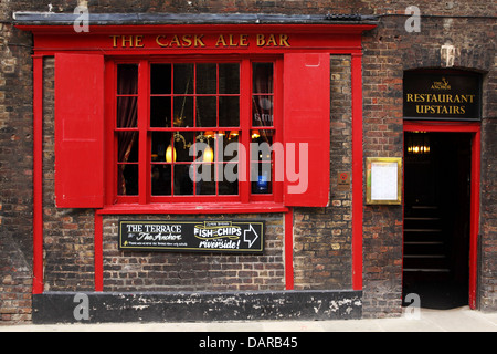 Il dispositivo di ancoraggio, un tradizionale pub inglese a Londra, Inghilterra. Foto Stock