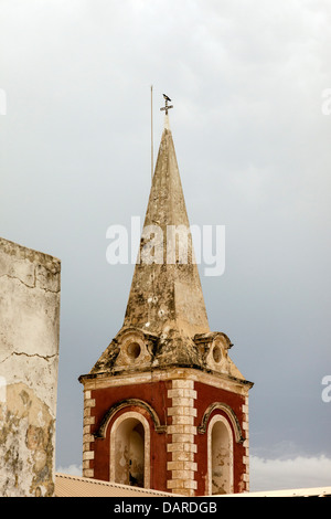 Africa, Mozambico Mozambico isola. Dettaglio colpo di steeple presso il Palazzo del Governatore cappella. Foto Stock