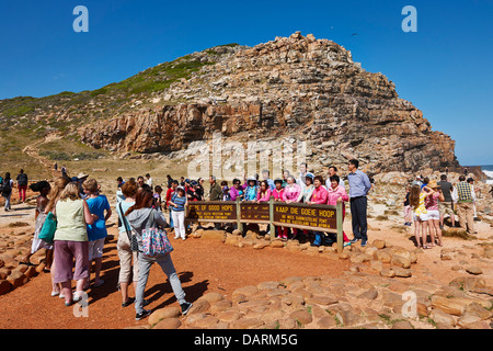 Gruppo di turisti cinesi a firmare il Capo di Buona Speranza, Cape Town, Western Cape, Sud Africa Foto Stock