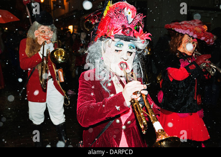 L'Europa, la Svizzera, Lucerna, Fasnact carnevale di primavera, Morgenstraich sfilata mattina Foto Stock