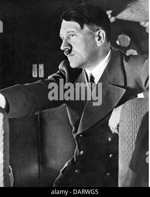 Hitler, Adolf, 20.4.1889 - 30.4.1945, politico tedesco (NSDAP), Cancelliere del Reich 30.1.1933 - 30.4.1945, nel velivolo sopra Berlino, fotografia di Eva Braun, circa 1940, Foto Stock