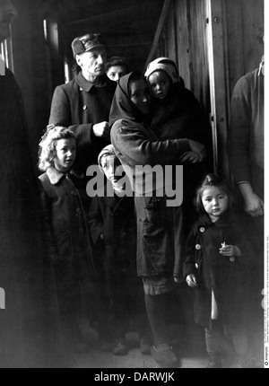 Periodo del dopoguerra, rifugiati, Germania, famiglia in un campo profughi, fine anni '40, diritti aggiuntivi-clearences-non disponibili Foto Stock