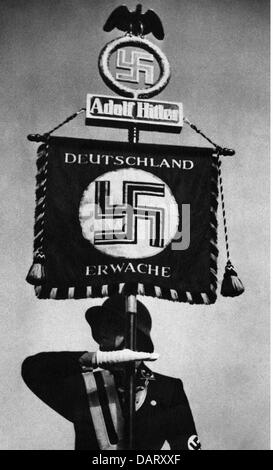 Nazismo / nazionalsocialismo, organizzazione, Schutzstaffel (Schutzstaffel), un membro della Leibstandarte SS Adolf Hitler con una stella, anni '30, foto di Heinrich Hoffmann, diritti aggiuntivi-clearences-non disponibile Foto Stock