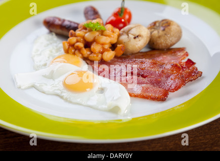 La completa prima colazione inglese fatta con uova di quaglia Foto Stock