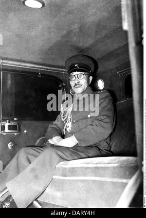 , Tojo Hideki, 30.12.1884 - 23.12.1948, Giapponese generale e uomo politico, capo del personale, Esercito Kwantung, seduti in auto, 1938, Foto Stock