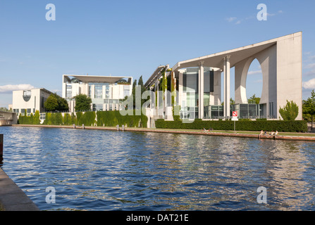 Bundeskanzleramt e il fiume Sprea, Berlino, Germania Foto Stock