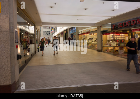 Vista del cantiere Lion Cambridge Inghilterra da Petty Cury Foto Stock