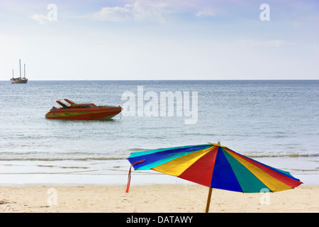 Parasail towboat siede all'ancoraggio, Thailandia Foto Stock