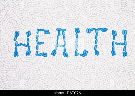 Salute testo parola fatta di compresse e pillole farmaci messi insieme come mosaico Foto Stock