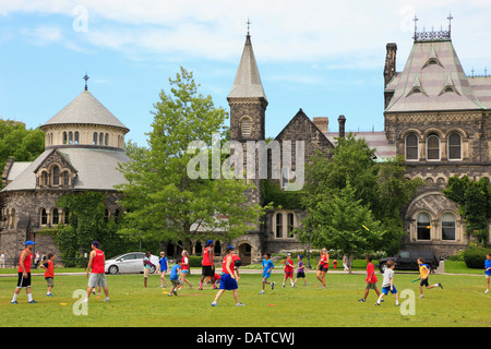 Canada Ontario, Toronto, Università di Toronto, il parco giochi per bambini, bambini che giocano, Foto Stock