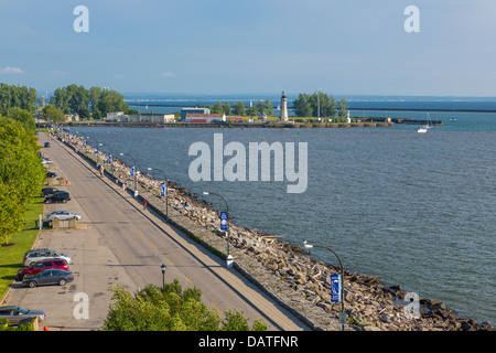 Erie Street lungo il bacino di Erie Marina sul Lago Erie in Buffalo New York Foto Stock