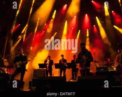 Oporto, Portogallo, 18 Luglio, Meo Mares Vivas - Festival di musica, Palco Meo, banda portoghese abbiamo fiducia Credito: Daniel Amado/Alamy Live News Foto Stock