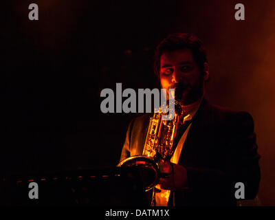 Oporto, Portogallo, 18 Luglio, Meo Mares Vivas - Festival di musica, Palco Meo, banda portoghese abbiamo fiducia Credito: Daniel Amado/Alamy Live News Foto Stock