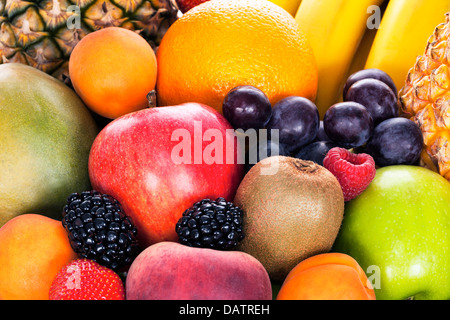 Assortimento di frutti esotici in studio Foto Stock