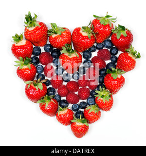 Deliziosi frutti di bosco. Fragole, mirtilli e lamponi. Foto Stock