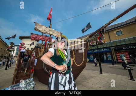 Hastings giorno pirata celebrazioni, Queens Square, Priory Prato, Hastings, England, Regno Unito Foto Stock