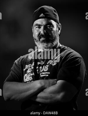 Maggio 28, 2013 Long Beach, CA.Top Calcio Prep Head Coach Raul Lara della lunga spiaggia di poli di alta scuola pone durante una fotografia Portrait Session a Long Beach Poly High School a Maggio 28, 2013 a Long Beach, California..Louis Lopez/CSM Foto Stock