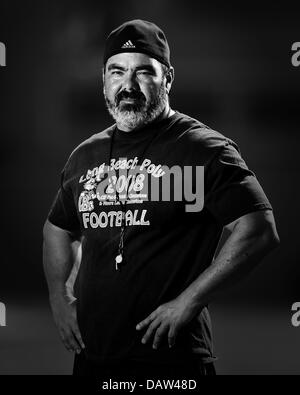 Maggio 28, 2013 Long Beach, CA.Top Calcio Prep Head Coach Raul Lara della lunga spiaggia di poli di alta scuola pone durante una fotografia Portrait Session a Long Beach Poly High School a Maggio 28, 2013 a Long Beach, California..Louis Lopez/CSM Foto Stock