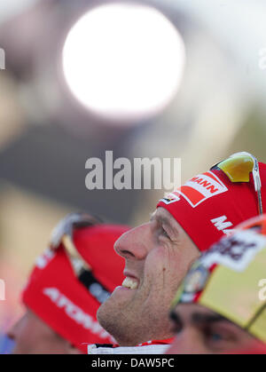 German cross country sciatore Axel Teichmann gode di vincere il Cross Country uomini Pursuit 15km a sede dei Campionati del Mondo di Sci Nordico Sapporo, Giappone, Sabato, 24 febbraio 2007. Foto: Gero Breloer Foto Stock