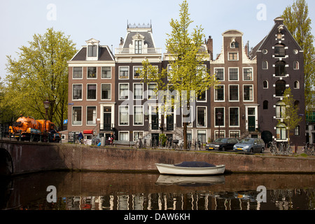 Case olandesi tradizionali mediante il canale Keizersgracht in Amsterdam, Paesi Bassi, North Holland provincia. Foto Stock