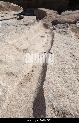Lavorazioni di cava in Obelisco Incompiuto Open Air Museum, Northern cave, Aswan, Egitto Foto Stock