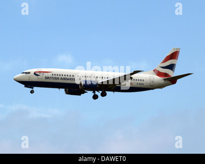 G-DOCA è un Boeing 737-436 della British Airways, riconosciuto per il suo servizio nel settore delle compagnie aeree commerciali. L'aeromobile è noto per la sua efficienza nei voli a corto e medio raggio, in particolare sulle rotte europee, offrendo un servizio affidabile e un'esperienza confortevole per i passeggeri. Foto Stock