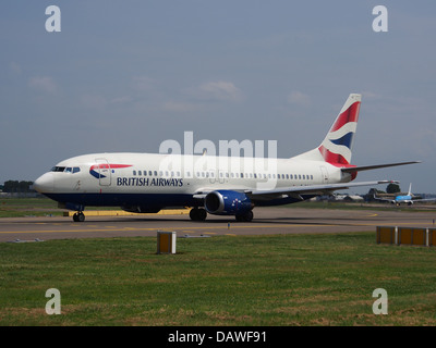Il Boeing 737-436 della British Airways, numero di coda G-DOCZ, si trova all'aeroporto di Schiphol. Questo aeromobile fa parte della flotta di British Airways, solitamente utilizzato per voli a corto e medio raggio. Foto Stock