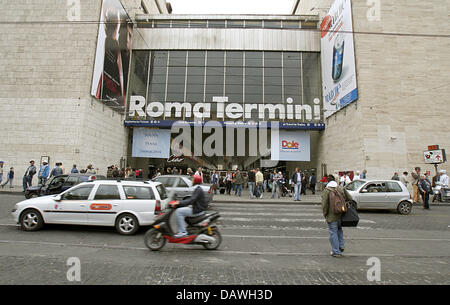 La foto mostra un ingresso della stazione ferroviaria Roma Termini a Roma, Italia, 15 aprile 2007. Foto: Lars Halbauer Foto Stock