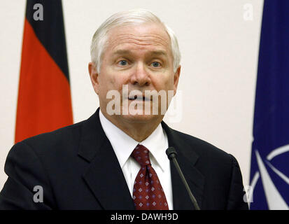 Il segretario americano alla Difesa Robert Gates è raffigurato nel corso di una conferenza stampa presso il ministero tedesco della difesa a Berlino, Germania, 25 aprile 2007. Foto: Wolfgang Kumm Foto Stock